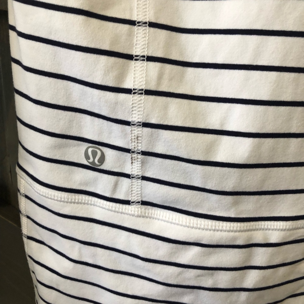 Lululemon Stripe Jacket Size 2 - Picture 6 of 6